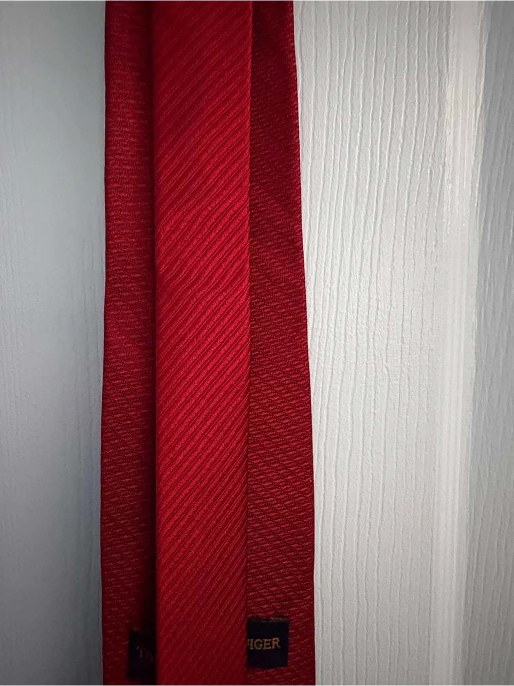 Tommy Hilfiger Solid Textured Red Mens Tie